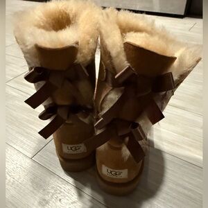 Bow women’s uggs